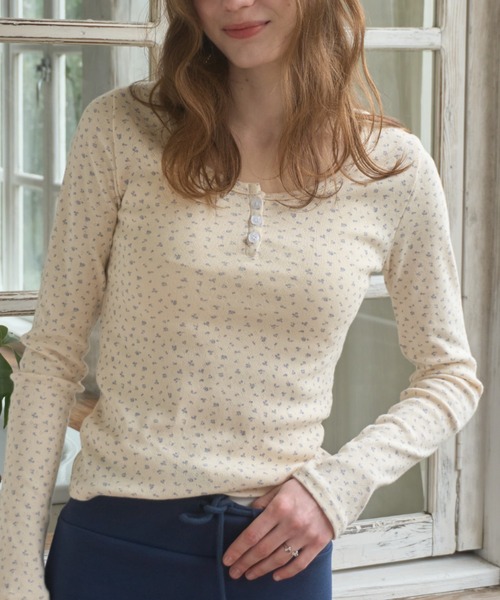 Birthday room(バースデイルーム)の「小花柄ヘンリーカットソー/Small floral print henley top(Tシャツ/カットソー・レディース・Cream/ホワイト・FREE)」の14枚目の写真