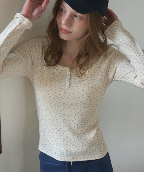 Birthday room(バースデイルーム)の「小花柄ヘンリーカットソー/Small floral print henley top(Tシャツ/カットソー・レディース・Cream/ホワイト・FREE)」の16枚目の写真