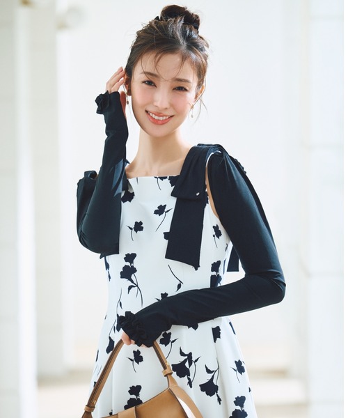 CELFORD(セルフォード)の「【多機能素材】ラッシュガードショルダーリボンワンピース(ワンピース・レディース・オフホワイト/ブラック・36/38)」の5枚目の写真