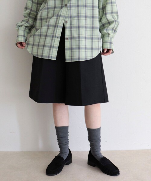 fredy emue(フレディエミュ)の「タックスラックスハーフパンツ(その他パンツ・レディース・ダークブラウン/ブラック・38)」の6枚目の写真