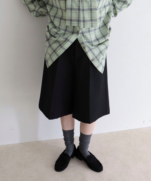 fredy emue(フレディエミュ)の「タックスラックスハーフパンツ(その他パンツ・レディース・ダークブラウン/ブラック・38)」の11枚目の写真