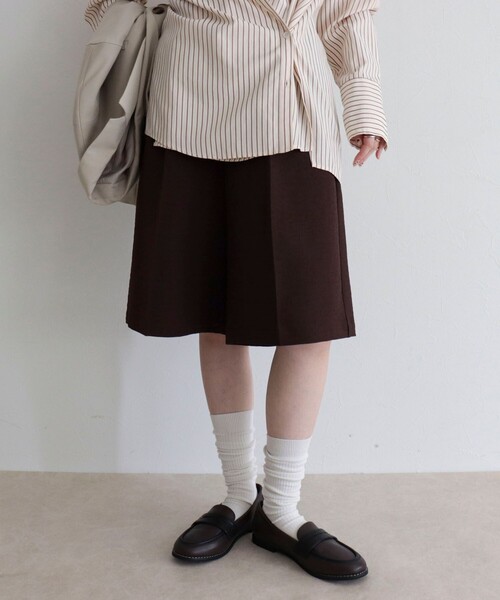 fredy emue(フレディエミュ)の「タックスラックスハーフパンツ(その他パンツ・レディース・ダークブラウン/ブラック・38)」の17枚目の写真