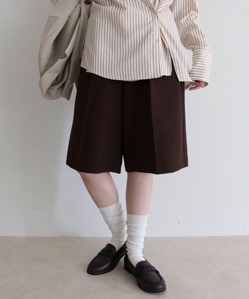 fredy emue(フレディエミュ)の「タックスラックスハーフパンツ(その他パンツ・レディース・ダークブラウン/ブラック・38)」の18枚目の写真