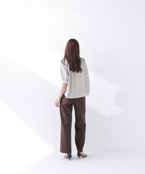 NATURAL BEAUTY BASIC（ナチュラルビューティーベーシック）の「【Oggi.jp掲載】スキッパーリボンタイブラウス半袖（シャツ/ブラウス・レディース・ベージュ/チャコールグレー/ブルー・SMALL/MEDIUM）」の18枚目の写真