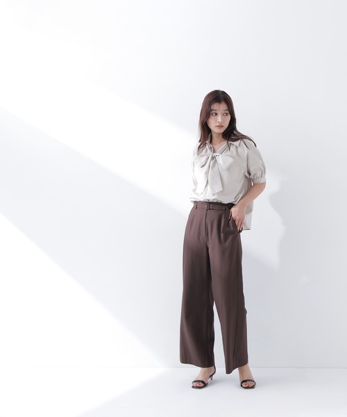 NATURAL BEAUTY BASIC（ナチュラルビューティーベーシック）の「【Oggi.jp掲載】スキッパーリボンタイブラウス半袖（シャツ/ブラウス・レディース・ベージュ/チャコールグレー/ブルー・SMALL/MEDIUM）」の12枚目の写真