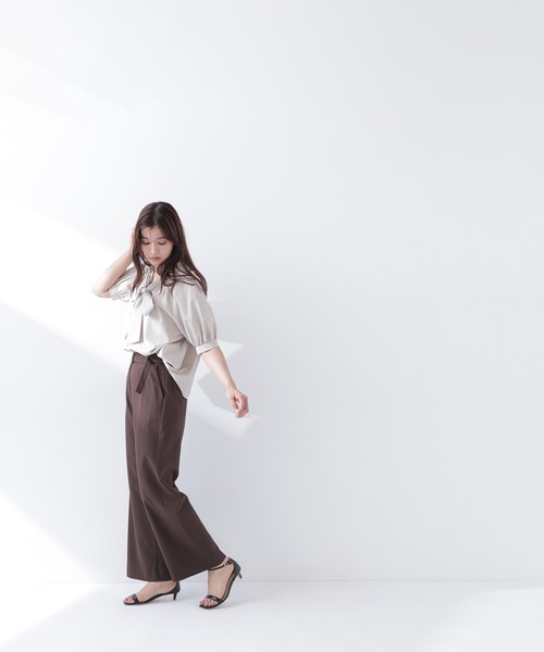 NATURAL BEAUTY BASIC（ナチュラルビューティーベーシック）の「【Oggi.jp掲載】スキッパーリボンタイブラウス半袖（シャツ/ブラウス・レディース・ベージュ/チャコールグレー/ブルー・SMALL/MEDIUM）」の14枚目の写真