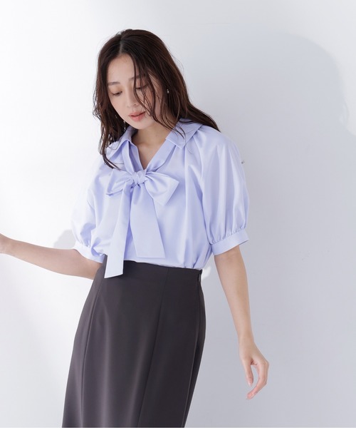 NATURAL BEAUTY BASIC（ナチュラルビューティーベーシック）の「【Oggi.jp掲載】スキッパーリボンタイブラウス半袖（シャツ/ブラウス・レディース・ベージュ/チャコールグレー/ブルー・SMALL/MEDIUM）」の20枚目の写真