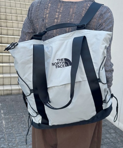THE NORTH FACE(ザノースフェイス)の「◇THE NORTH FACE◇正規品/PC収納可/大容量/ボレアリス ショルダー バッグ BOREALIS SHOULDER BAG(ショルダーバッグ・レディース・ライトグレー/アイボリー/ブラック・FREE)」の3枚目の写真