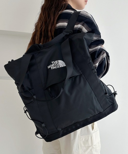 THE NORTH FACE(ザノースフェイス)の「◇THE NORTH FACE◇正規品/PC収納可/大容量/ボレアリス ショルダー バッグ BOREALIS SHOULDER BAG(ショルダーバッグ・レディース・ライトグレー/アイボリー/ブラック・FREE)」の4枚目の写真