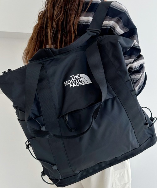 THE NORTH FACE(ザノースフェイス)の「◇THE NORTH FACE◇正規品/PC収納可/大容量/ボレアリス ショルダー バッグ BOREALIS SHOULDER BAG(ショルダーバッグ・レディース・ライトグレー/アイボリー/ブラック・FREE)」の6枚目の写真