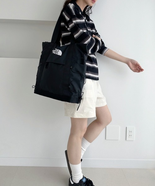 THE NORTH FACE(ザノースフェイス)の「◇THE NORTH FACE◇正規品/PC収納可/大容量/ボレアリス ショルダー バッグ BOREALIS SHOULDER BAG(ショルダーバッグ・レディース・ライトグレー/アイボリー/ブラック・FREE)」の7枚目の写真