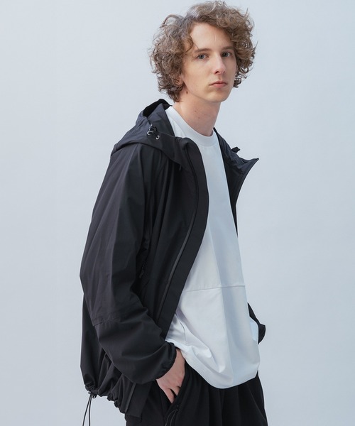 +phenix(プラスフェニックス)の「+phenix(プラスフェニックス) AIRFLOW HOODED JACKET / エアフロー フードジャケット(マウンテンパーカー・メンズ・ホワイト/ブラック/チャコール・XL/L/M)」の20枚目の写真