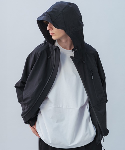 +phenix(プラスフェニックス)の「+phenix(プラスフェニックス) AIRFLOW HOODED JACKET / エアフロー フードジャケット(マウンテンパーカー・メンズ・ホワイト/ブラック/チャコール・XL/L/M)」の22枚目の写真