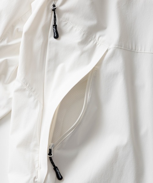 +phenix(プラスフェニックス)の「+phenix(プラスフェニックス) AIRFLOW HOODED JACKET / エアフロー フードジャケット(マウンテンパーカー・メンズ・ホワイト/ブラック/チャコール・XL/L/M)」の4枚目の写真