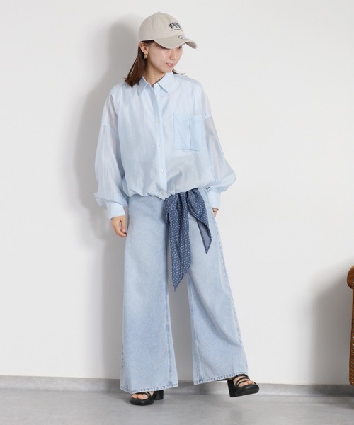 cepo（セポ）の「【軽やかに広がる、美脚タックフレア】サイドタックワイドデニムパンツ（デニムパンツ・レディース・ブルー系3/ブルー系2・S/M/L）」の14枚目の写真