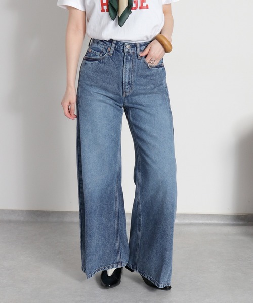 cepo（セポ）の「【軽やかに広がる、美脚タックフレア】サイドタックワイドデニムパンツ（デニムパンツ・レディース・ブルー系3/ブルー系2・S/M/L）」の13枚目の写真