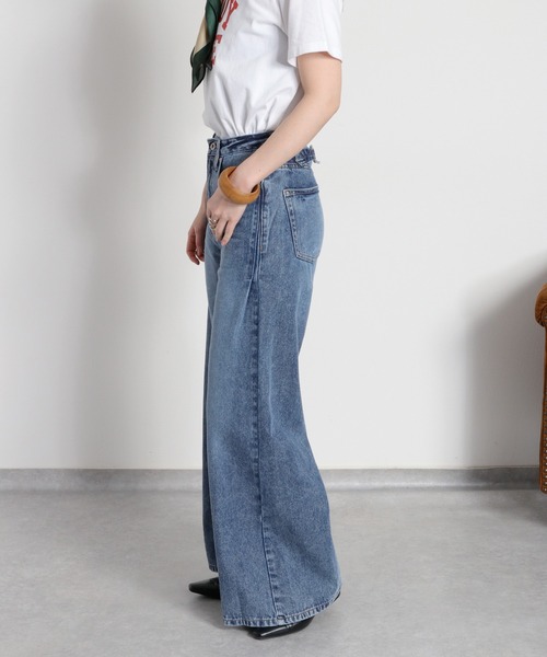 cepo（セポ）の「【軽やかに広がる、美脚タックフレア】サイドタックワイドデニムパンツ（デニムパンツ・レディース・ブルー系3/ブルー系2・S/M/L）」の9枚目の写真