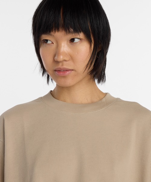NEW BALANCE(ニューバランス)の「NB GREY 3D半袖トップ(Tシャツ/カットソー・レディース・ベージュ/オフホワイト/ブラック・LARGE/SMALL/MEDIUM/X-LARGE)」の16枚目の写真
