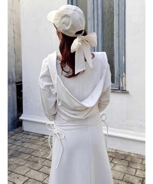 dazzlin（ダズリン）の「【UV】バックリボンロゴシシュウキャップ（キャップ・レディース・オフホワイト/アイボリー/ネイビー・FREE）」の2枚目の写真