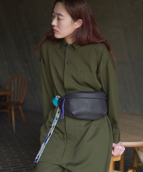 JUCO.(ジュコ)の「ブラックレザーウエストバッグ(ショルダーバッグ・レディース・ブラック・ONESIZE)」の2枚目の写真