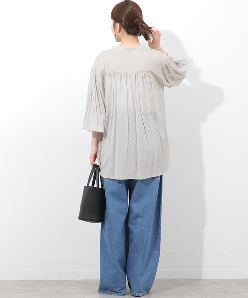 JOURNAL STANDARD relume(ジャーナルスタンダード レリューム)の「グリッタードットギャザーブラウス(シャツ/ブラウス・レディース・ライトグレー/ネイビー・FREE)」の6枚目の写真