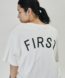 Firsthand/ファーストハンド 6オンス フロントロゴ 刺繍 クルーネックTシャツ / バック プリントTシャツ PRINT ROUND FIRST