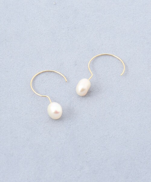 NOLLEY’S（ノーリーズ）の「【grace grace/グラスグラス】ハテナパールピアス（ピアス（両耳用）・レディース・オフホワイト・FREE）」の2枚目の写真