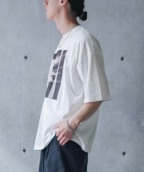 MDR(エムディアール)の「『マルチグラフィック柄フロントプリントオーバーサイズTシャツ』(Tシャツ/カットソー・メンズ・ホワイト/ブラック・L/M)」の5枚目の写真