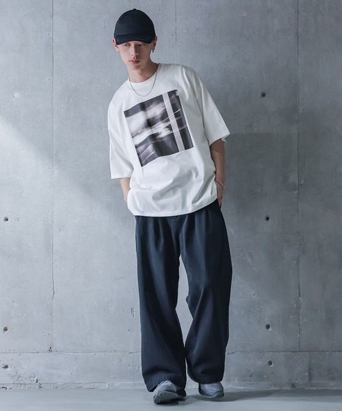 MDR(エムディアール)の「『マルチグラフィック柄フロントプリントオーバーサイズTシャツ』(Tシャツ/カットソー・メンズ・ホワイト/ブラック・L/M)」の4枚目の写真