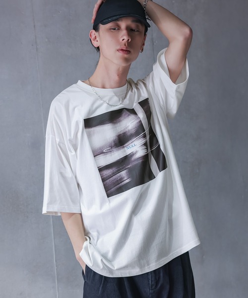 MDR(エムディアール)の「『マルチグラフィック柄フロントプリントオーバーサイズTシャツ』(Tシャツ/カットソー・メンズ・ホワイト/ブラック・L/M)」の3枚目の写真