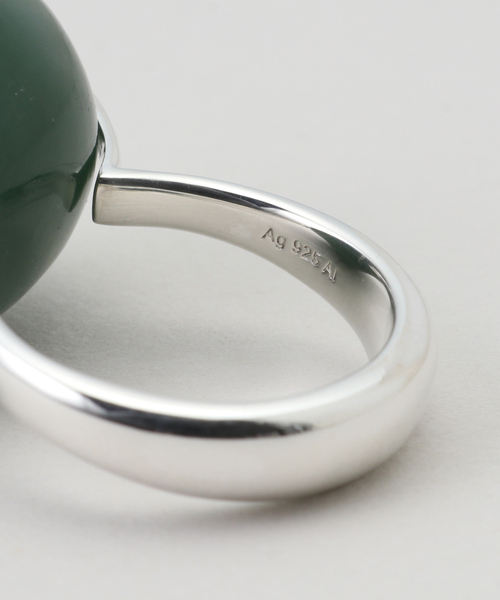 ANNIKA INEZ(アニカイネズ)の「【ANNIKA INEZ/ アニカ イネズ】 Large Stone Ellipse Ring(リング・レディース・グリーン・7/6)」の5枚目の写真