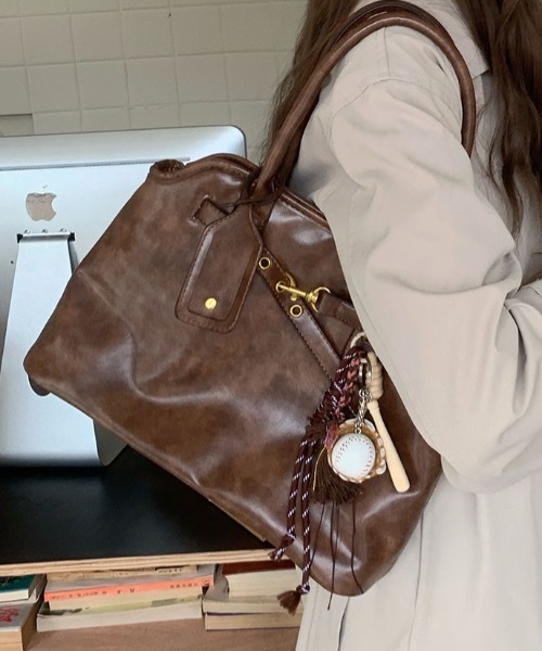 Teem Store(チームストア)の「【A4対応/大容量】ベルテッド ハンドボストンバッグ 通勤 通学(ショルダーバッグ・レディース・ブラウン/ブラック・F)」の6枚目の写真