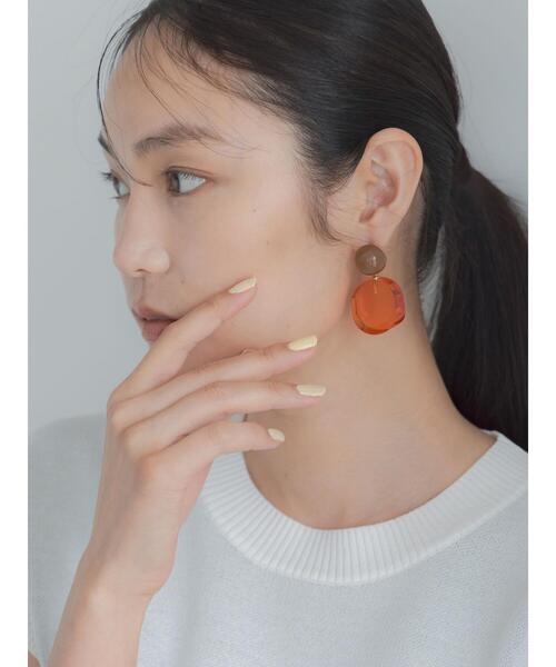 Te chichi(テチチ)の「オーバルモチーフピアス(ピアス(両耳用)・レディース・ブラウン/グレー・F)」の2枚目の写真
