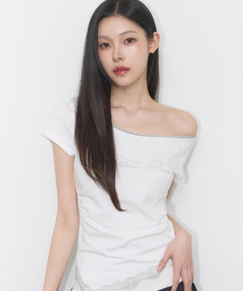ILLIGO(イリゴ)の「レースワンショルダーシャーリングトップホワイト(Tシャツ/カットソー・レディース・その他・OS)」の1枚目の写真