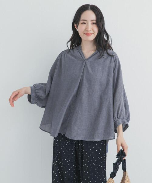 URBAN RESEARCH DOORS(アーバンリサーチドアーズ)の「シアーデニムピンタックドルマンブラウス(シャツ/ブラウス・レディース・ライトインディゴブルー/インディゴブルー・FREE)」の8枚目の写真