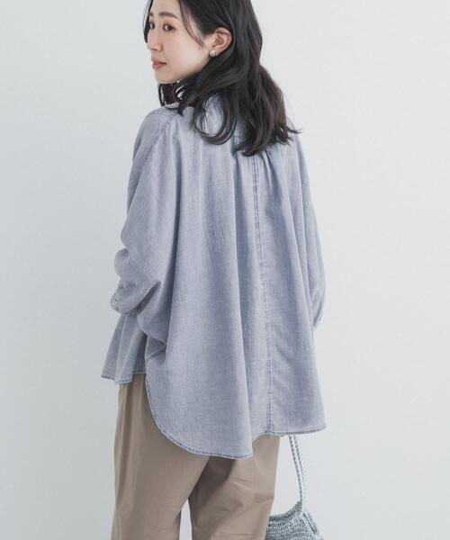URBAN RESEARCH DOORS(アーバンリサーチドアーズ)の「シアーデニムピンタックドルマンブラウス(シャツ/ブラウス・レディース・ライトインディゴブルー/インディゴブルー・FREE)」の20枚目の写真