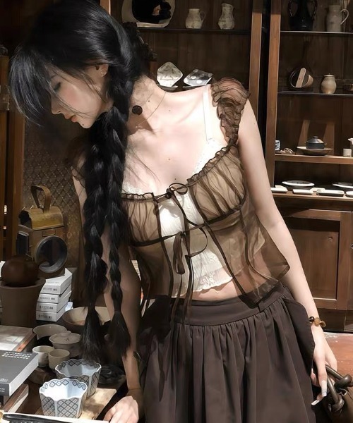 AVYL(アヴィル)の「リボンシアートップス/ノースリーブブラウス(シャツ/ブラウス・レディース・ブラウン・M)」の1枚目の写真