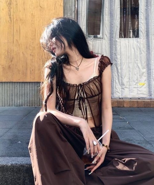 AVYL(アヴィル)の「リボンシアートップス/ノースリーブブラウス(シャツ/ブラウス・レディース・ブラウン・M)」の3枚目の写真