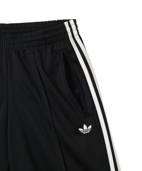 adidas(アディダス)の「adidas FIREBIRD BARREL TRACK PANTS / アディダス ファイヤーバード バレル トラックパンツ(その他パンツ・レディース・ブラック・M/S/L)」の3枚目の写真