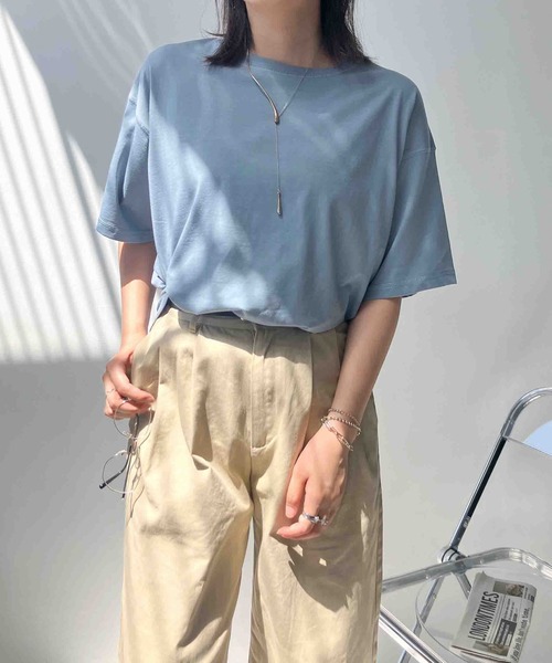 AS KNOW AS plus(アズノゥアズプラス)の「〇接触冷感 ラウンドビッグサイズTシャツ(Tシャツ/カットソー・レディース・ブルーグレー/オフホワイト/チャコールグレー・FREE)」の7枚目の写真