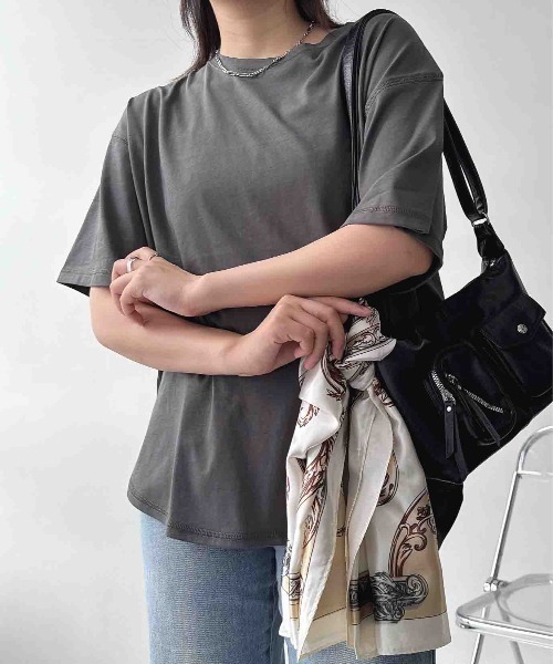 AS KNOW AS plus(アズノゥアズプラス)の「〇接触冷感 ラウンドビッグサイズTシャツ(Tシャツ/カットソー・レディース・ブルーグレー/オフホワイト/チャコールグレー・FREE)」の9枚目の写真