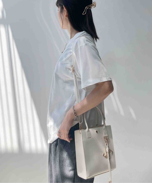 AS KNOW AS plus(アズノゥアズプラス)の「〇接触冷感 ラウンドビッグサイズTシャツ(Tシャツ/カットソー・レディース・ブルーグレー/オフホワイト/チャコールグレー・FREE)」の19枚目の写真
