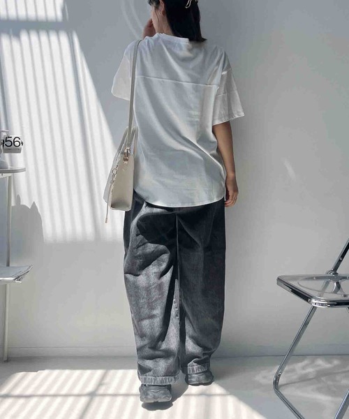 AS KNOW AS plus(アズノゥアズプラス)の「〇接触冷感 ラウンドビッグサイズTシャツ(Tシャツ/カットソー・レディース・ブルーグレー/オフホワイト/チャコールグレー・FREE)」の22枚目の写真