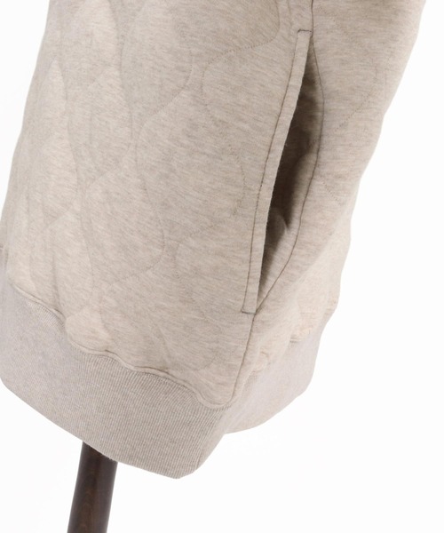 CAMBIO(カンビオ)の「mlt5750-Wave Quilted Crewneck Pullover キルティングプルオーバー(A73426cmb)(Tシャツ/カットソー・メンズ・ベージュ/ブラック・M/S/L)」の21枚目の写真