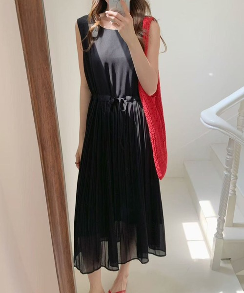 FINEnough(ファインナフ)の「ノースリーブプリーツワンピース(ワンピース・レディース・グレー/グリーン/ブラック/ホワイト/サックスブルー・FREE)」の10枚目の写真