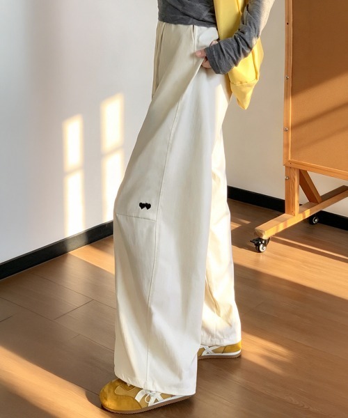 Miniministore（ミニミニストア）の「ハート刺しゅう ワイドパンツ 春夏秋（スラックス・レディース・ネイビー/アイボリー/ブラック/ライトブルー・M/L）」の3枚目の写真