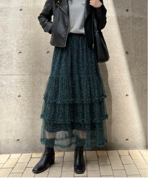 AMELY(エミリー)の「小花柄チュールティアードスカート(スカート・レディース・ブラック/グリーン/アイボリー・フリー)」の1枚目の写真