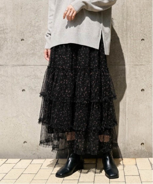 AMELY(エミリー)の「小花柄チュールティアードスカート(スカート・レディース・ブラック/グリーン/アイボリー・フリー)」の3枚目の写真