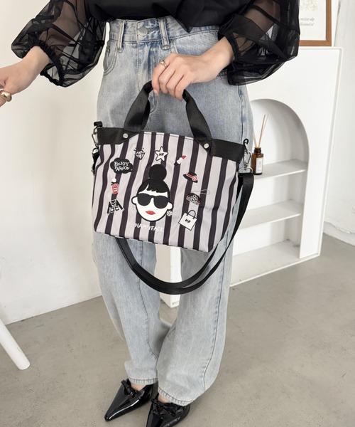 HAPPY FACE(ハッピーフェイス)の「エマ新刺繍2WAYショルダーストライプGY(ショルダーバッグ・レディース・ストライプ・ONE SIZE)」の6枚目の写真