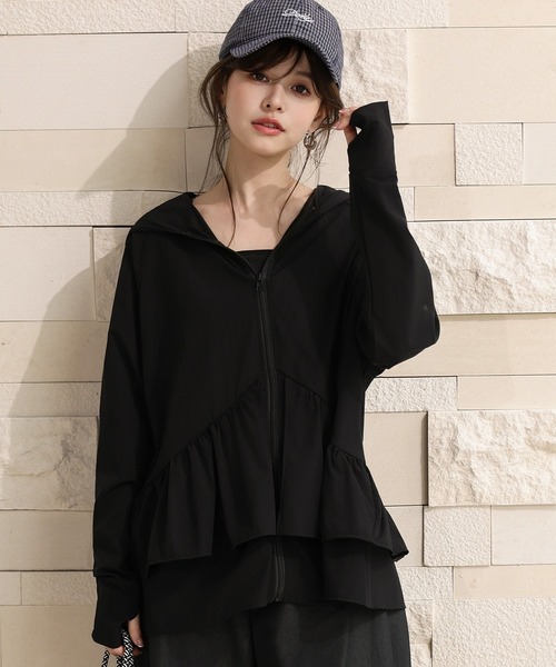 TeddyShop(テディショップ)の「【UVカット率99%/接触・急速冷感/フード・サムホール付き】きれいめなのに紫外線対策OK。ふわっと超軽量。長袖ティアードフリルラッシュガードパーカー(パーカー・レディース・ベージュ系その他/クリーム/ブラック/カーキ・LL/M/L/S)」の21枚目の写真